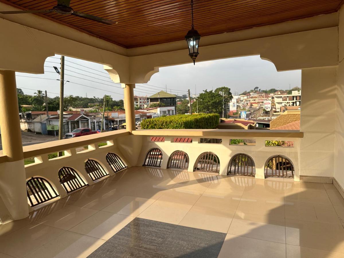 D Barfi Guesthouse, Excellent Location Kumasi Exterior foto